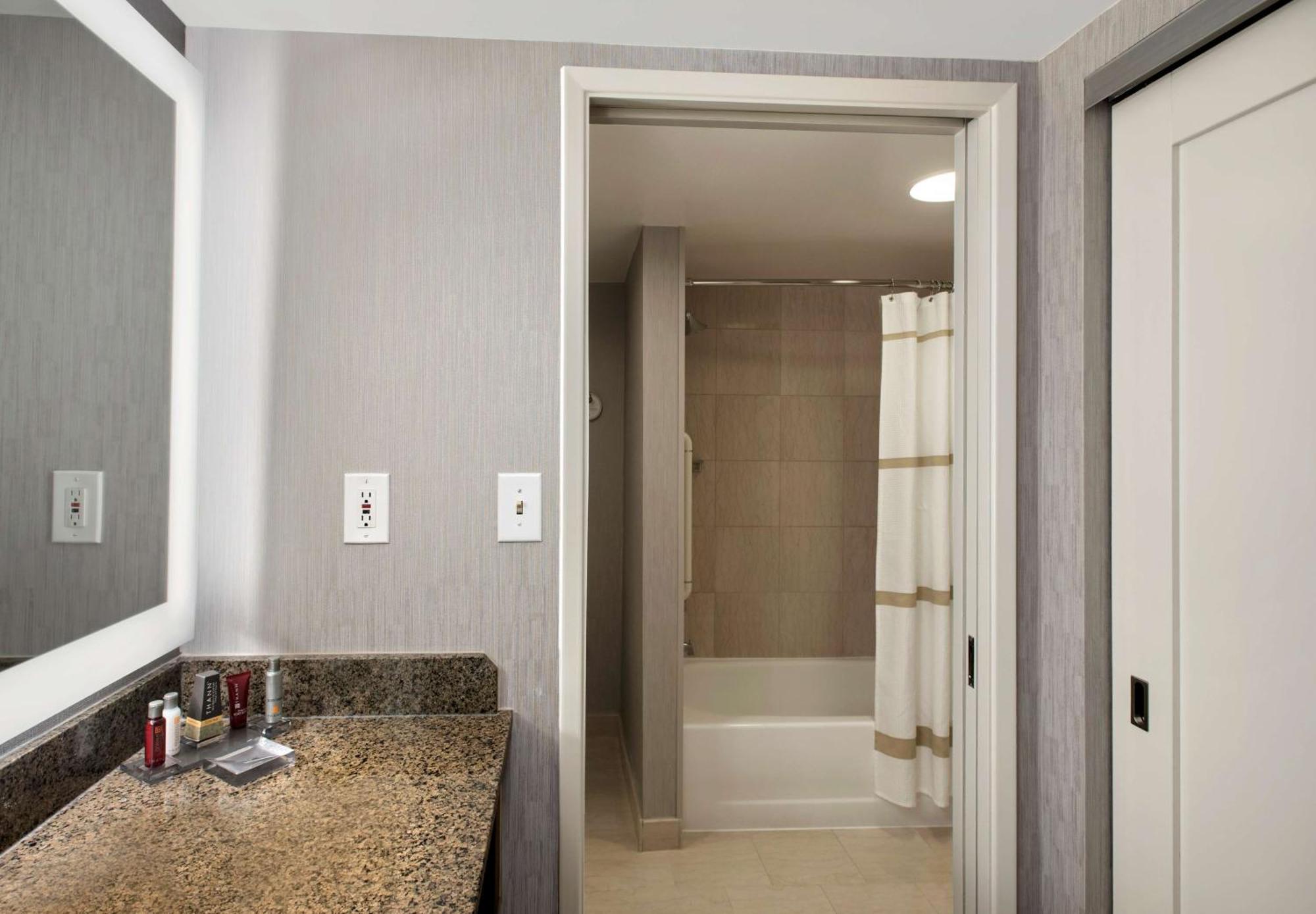 Embassy Suites By Hilton Bethesda Washington Dc Ngoại thất bức ảnh